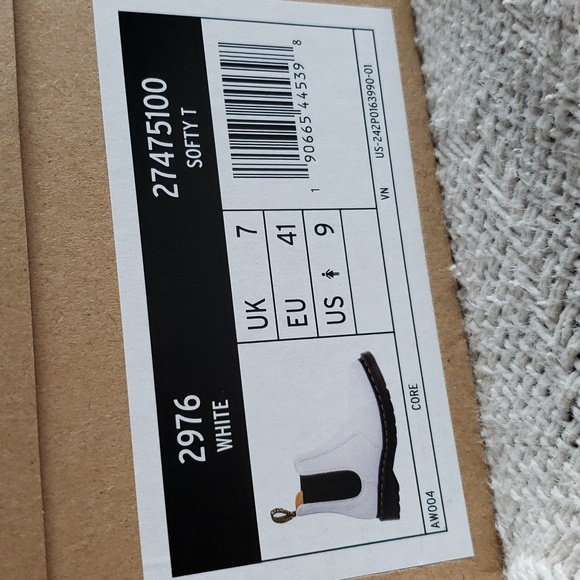 Dr martins - size 9 - white 2976 - Picture 2 of 3